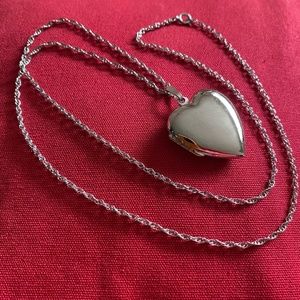 A&Z Hayward I Sterling Silver Large Valentine Heart Locket
